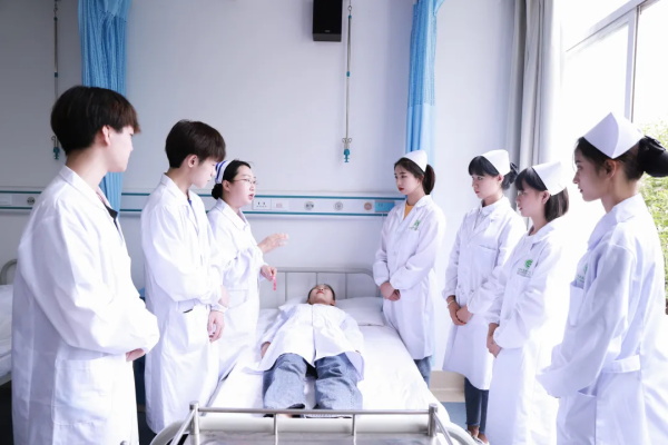 瑞金中等专业学校:明日之星的孕育地